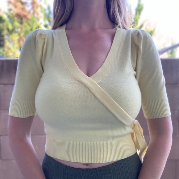 🍋Lemon Drop Crop Top 3/4 Sleeve Sweater - Picture 2 of 4